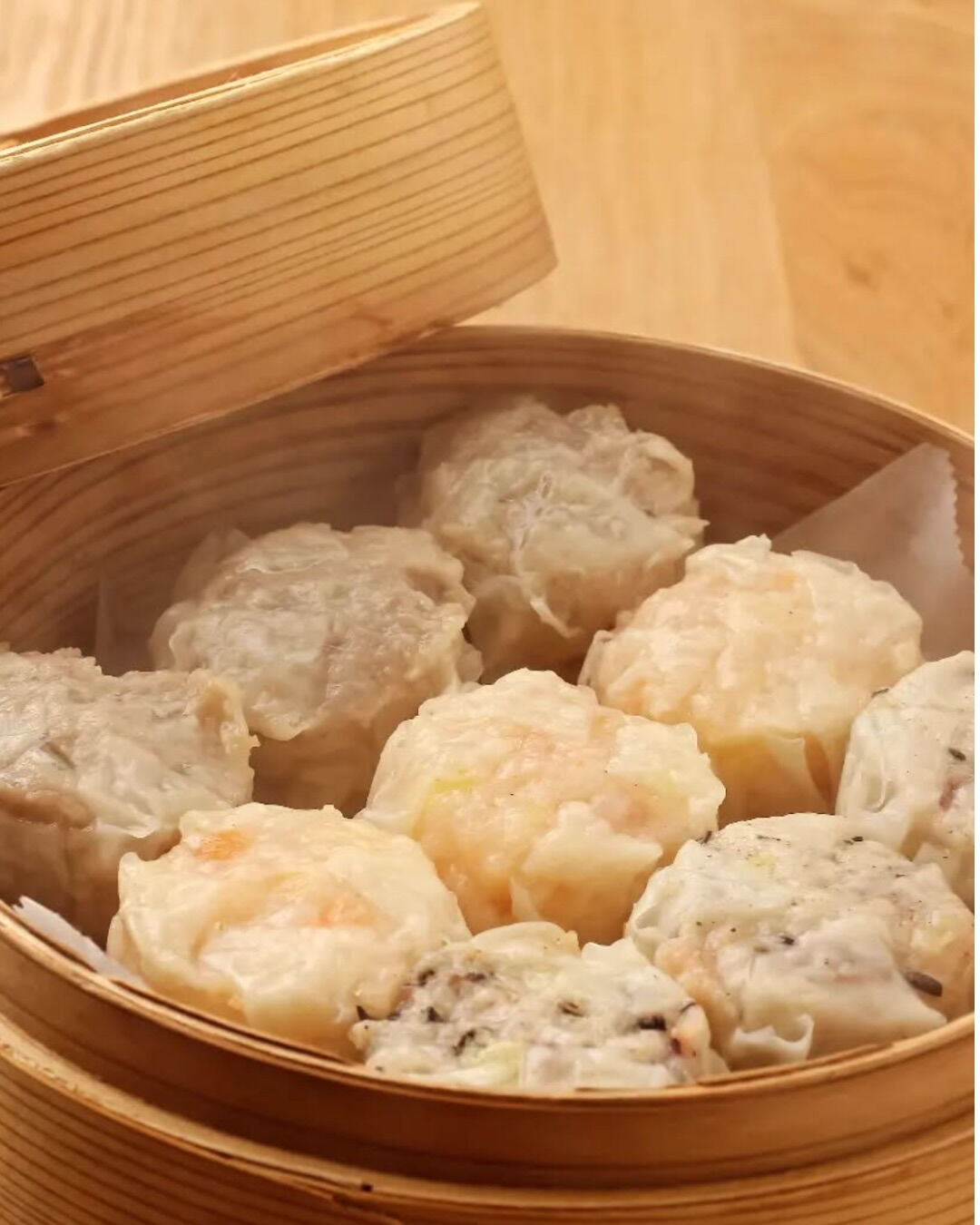 🍁秋のお弁当に、餃子＆しゅうまい🥟